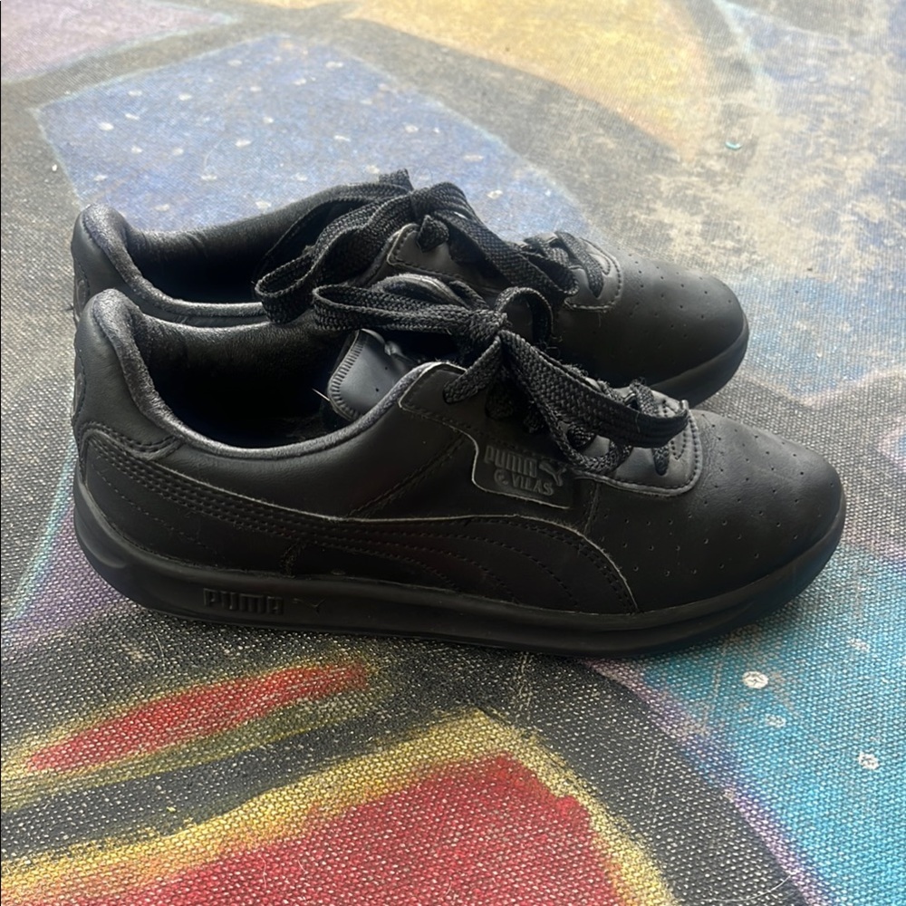 Puma Black Sneakers Sleek Minimalist Design
